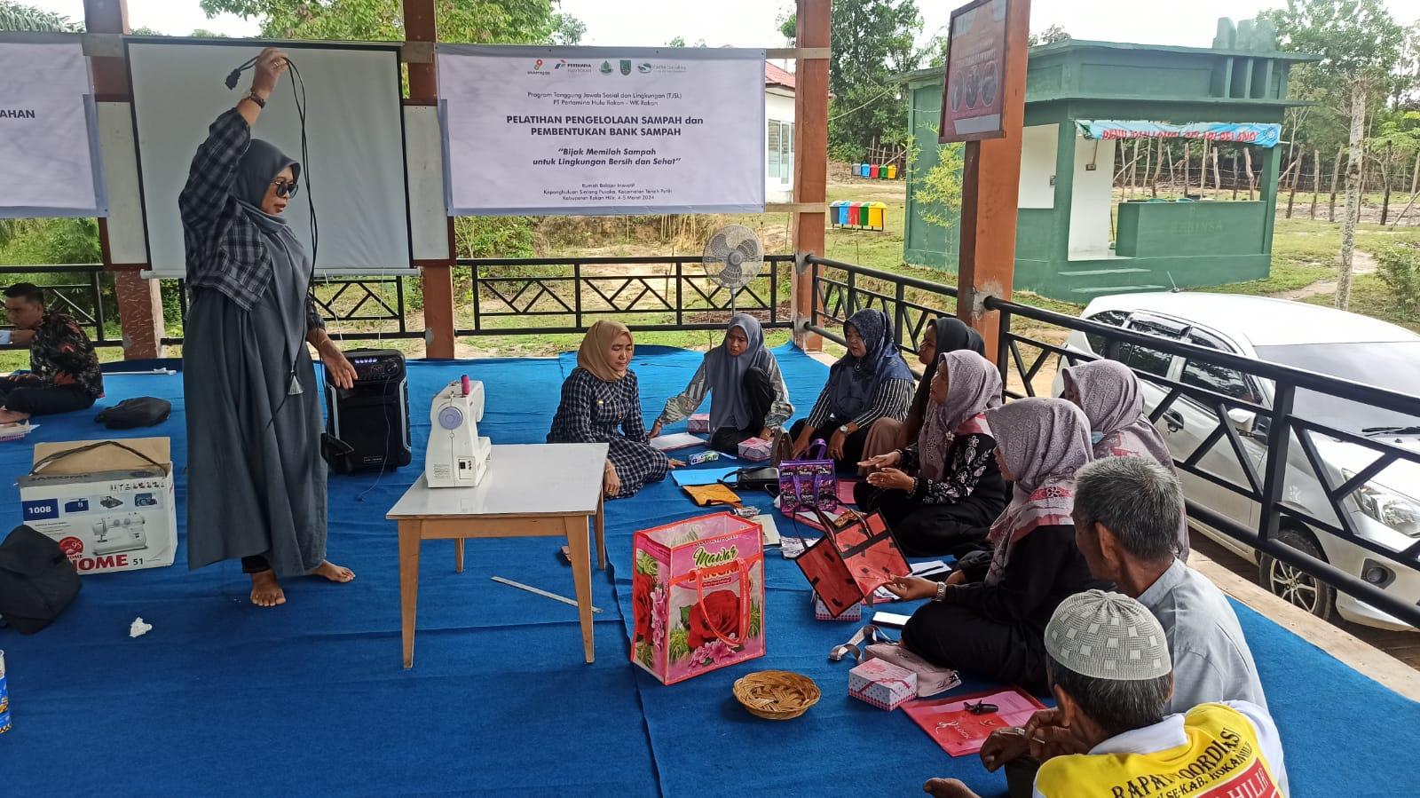 Pelatihan pengelolaan sampah dan karhutla yang dilaksanakan di Rumah Belajar Inovatif Sintong, Rohil