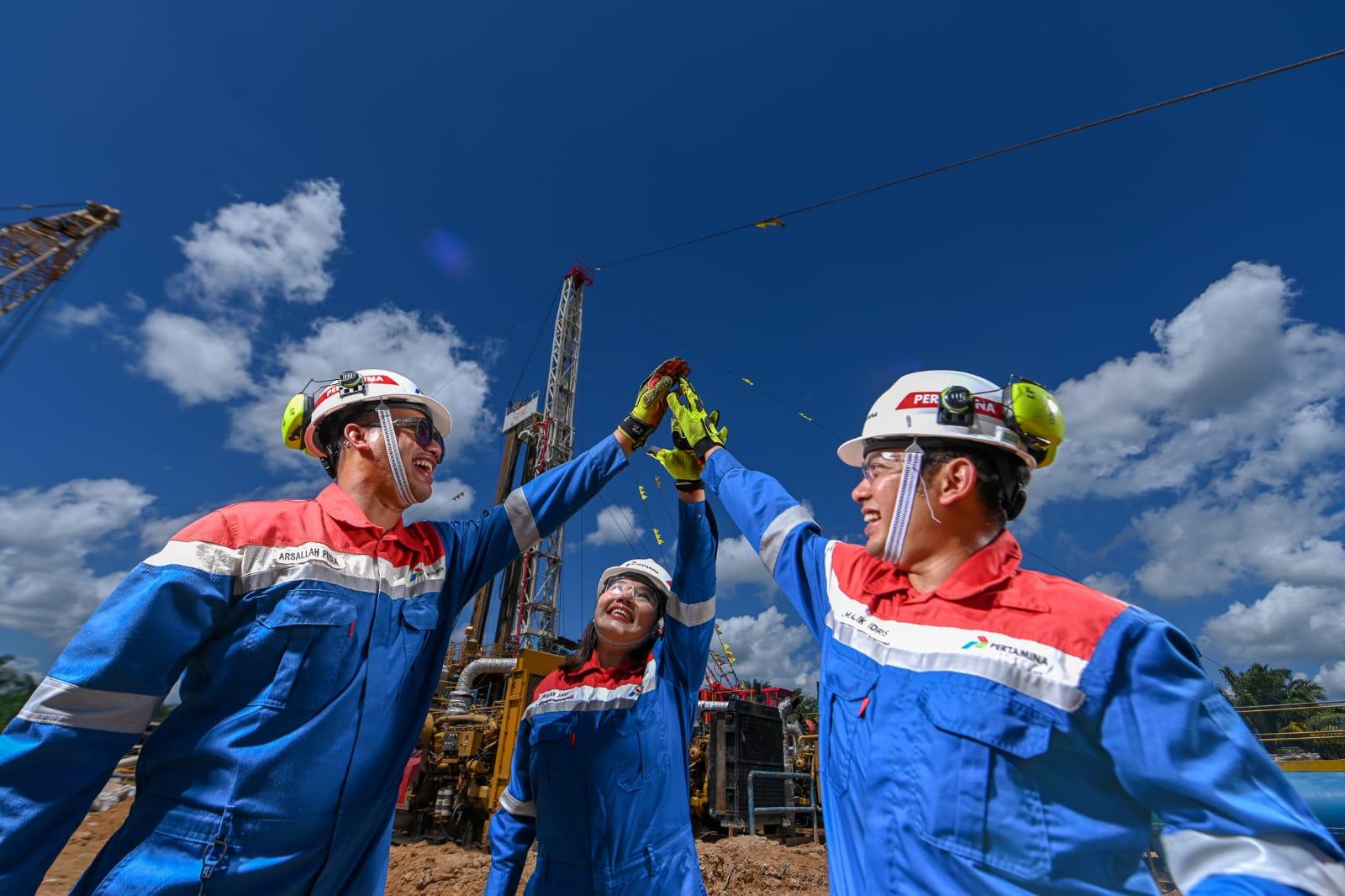 Para pekerja PT PHR melaksanakan aktivitasnya dalam mendukung ketahanan energi nasional dari WK Rokan.